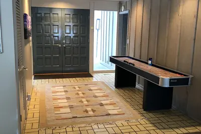 Image de Une maison boisée et creekside à Macatawa, il est facile de se détendre et de profiter de vacances!