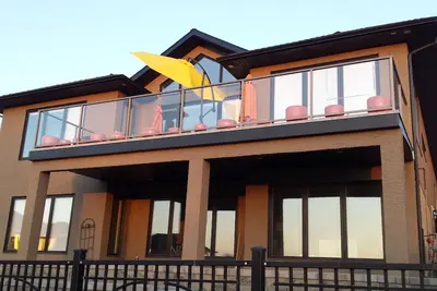 Image de Maison exécutive calme sur le bord de la ville