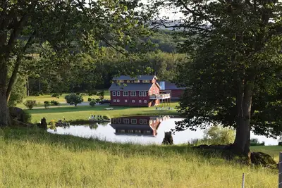 Image de 230 Acre Farm avec étang privé
