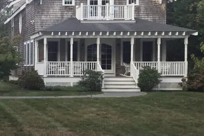 Image de Nonquitt Summer Cottage: Confort de la maison près de la plage, le golf, le tennis et le plaisir!