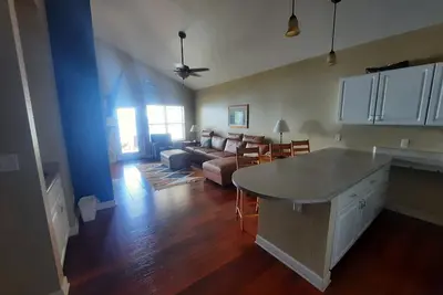 Image de 321 - Condo bord du lac, vues Ă couper le souffle, piscines, parfait pour les familles