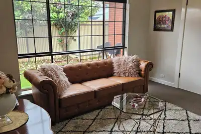 Image de Maison d'hôtes Prospect 4 km ovale \/ Cbd 2 Sdb \/ double abri voiture privé