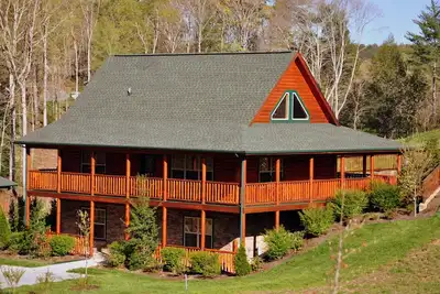 Image de Holley Beary Inn: calme, cabine de luxe. À quelques minutes du cœur de Pigeon Forge