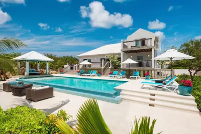 Image de Palm Jewel - Villa de luxe, oasis extérieure privée avec piscine, à pied de Sapodilla Beach