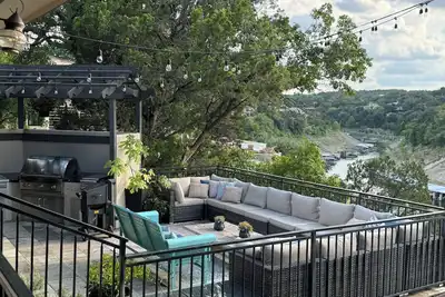 Image de Lakeway Waterfront, Soutside Lake Travis, quai privé et bain à remous