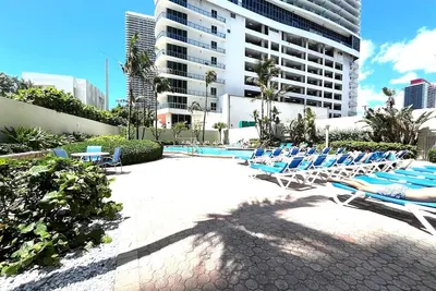 Image de Condo Incroyable Sur La Plage Avec Vue Sur L'OCÉAN Et La Ville / Couchages 4 / 1bed 2bath