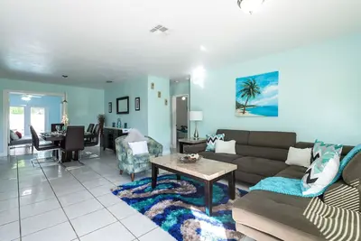 Image de Grande Maison De Piscine De 5 Chambres À Hollywood Wow! ! ! plus Piscine et plus