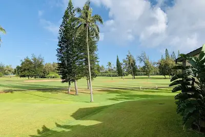 Image de Maison de ville spacieuse de 2 chambres avec vue sur le golf sur la cĂ´te nord d'Oahu