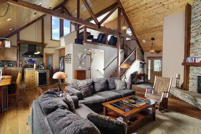 Image de Luxueuse cabine de montagne avec 2 suites de maître, jacuzzi, vues et climatisation