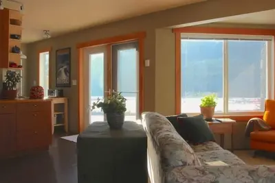 Image de Spectaculaire beauté de montagne à Hawkes Colline Maison de vacances à Golden Bc