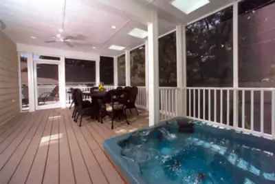Image de Spectaculaire 7 Chambre, 4. 5 salles de bain maison de luxe, Ă quelques pas de la plage!
