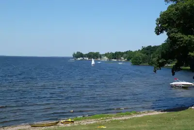 Image de Plage, quai, terrasse, vues incroyables, chalet au bord de l'eau avec air central!