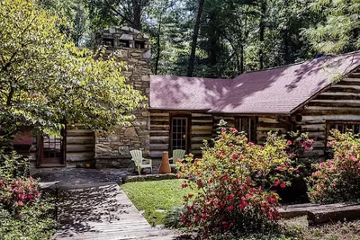Image de Majestic Getaway Cabin près de Wake Forest University