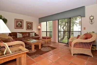 Image de Terrific Tropical Townhouse à Bay Oaks, regardez Dolphin dans les eaux de la baie!