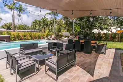 Image de Hollywood Castle Palace. . 7 Chambre 4 Bath Pool Home Home. hot tub<br>Proche des plages. .
