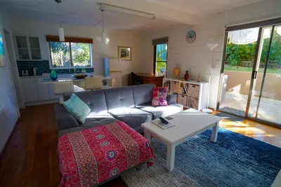 Image de Studio Emerald avec petit-déjeuner, entre Brisbane et Sydney, accepte les animaux domestiques.