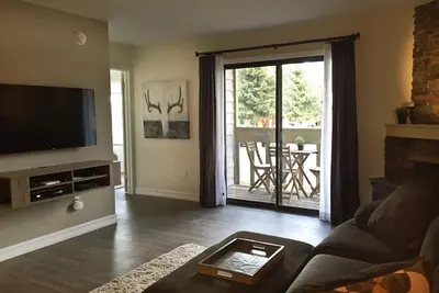 Image de Super affaire sur Belle Remodeled 2 Chambre! Très bien situé, vue, Pool & Spa!