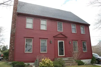 Charmant 5 pièces Easton Point colonial comprenant une suite de lune de miel au 3ème étage