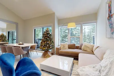Image de Telemark 25 | Ski-In, Ski-Out Access | Steps To Ski Lifts | Renovated Townhome