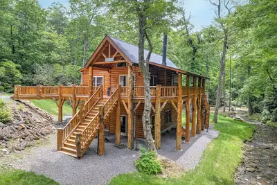 Image de Hideaway Log Home - À CÔTÉ Du Ruisseau / À PROXIMITÉ De La Ville / Sentiers De RANDONNÉE / Animaux Domestiques