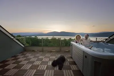 Image de Nouvelle maison avec des vues spectaculaires de la Ashokan réservoir et les Catskills