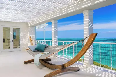Image de 5 étoiles au bord de l'océan avec piscine privée + service de conciergerie ✭✭✭✭✭