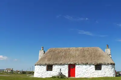 Image de Bienvenue dans notre romantique blackhouse au toit de chaume; une retraite idéale