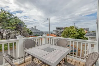 Image de Luxury Oceanview Townhome Near Beach Access Has Third-Floor King Suite, Hot Tub!
