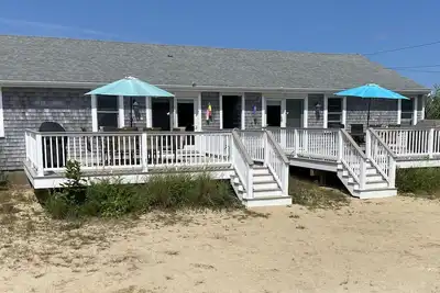 Image de Magnifique chalet en duplex avec vue sur l'océan de la plage privée -