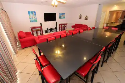 6 Chambre Sunrise Red Villa Mbvii. Capacité d'accueil 20. Les meilleurs prix et de l'emplacement dans le bâtiment.