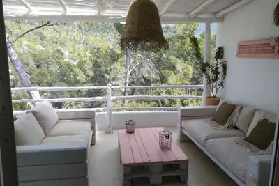 Appartement à 250 mètres de la plage, Wifi gratuit et terrasse avec vue.