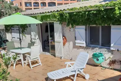 Image de House + Garden 5 min walk to the sea, the river, downtown downtown! Last Dates Summer! !