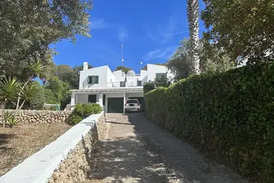 Image de Appartement rez de chaussée avec l'utilisation exclusive de la piscine privée et jardin