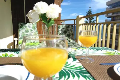 Appartement 50 m. à la plage, Wifi, terrasse calme à la mer!