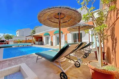 Image de Magnifique maison, piscine privée et à 10 minutes à pied de la plage