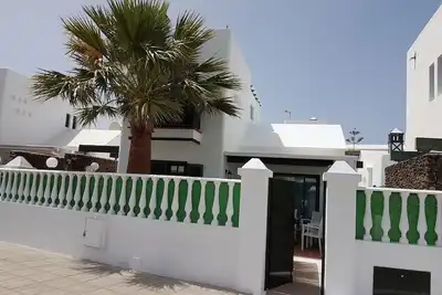 Image de Maison individuelle au rez-de-chaussée et au premier étage. Wi. fi. Tv Sat. 100 mètres de la mer