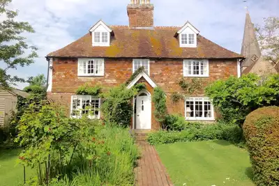Image de Classé Cottage du 17ème siècle dans le joli village de Kentish près de Tenterden