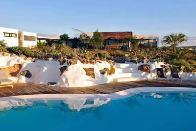 Image de Offre Villa de luxe 450 m², piscine chauffée à 29 °, Wifi, 12 px