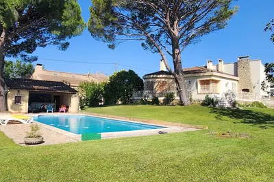 Aux Portes D'Avignon Villa Climatisee Piscine  Jardin