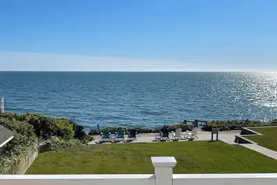 Image de Nouveau condo en front de mer avec vue sur l'océan et plage privée de sable fin à Cape Cod!