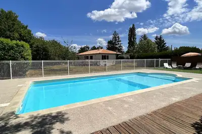 Image de Familiale 5 chambre Gite avec piscine privée chauffée Set Dans 1 Acre