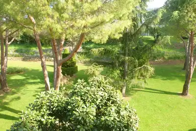 Image de 2 bedroom apartment, modern, spacious, quiet, 10 mins from the beach by car, Wifi