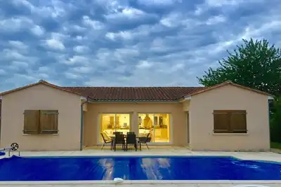 Image de Village situé près d'Aubetterre sur Dronne, piscine privée - Wifi 2019