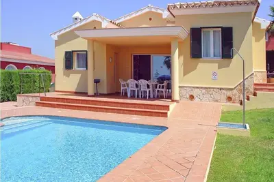Magnifique villa de trois chambres, construit sur un seul niveau.