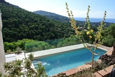 Image de Villa rénovée pour 10 personnes, avec vue sur mer et piscine