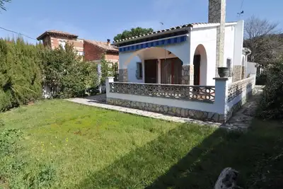 Maison calme avec grand jardin, wifi et à 200 metres de la plage