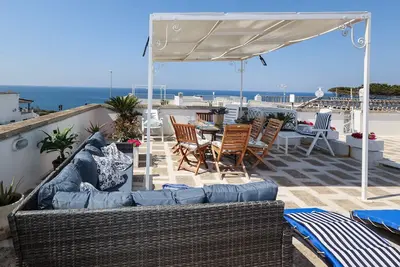 Villa à 50m de la mer du Salento, terrasse avec Wifi Gratuit