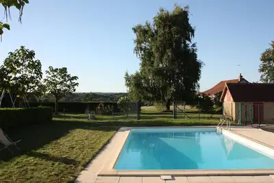 Image de Ancienne ferme bourbonnaise rénovée avec piscine chauffée de juin à septembre