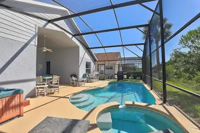 Image de Disney 5 minutes - 4 chambres 3 salles de bain piscine / bain à remous maison familiale privée