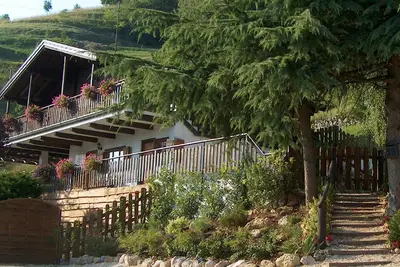 Image de Belle, spacieuse, maison de famille dans un charmant village de montagne, près du lac de Garde